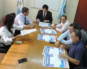 FIRMA MESA DE PASCUAS 015