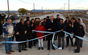 inauguracion asfalto sarmiento1
