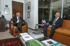 Buzzi con embajador de Chile (3)