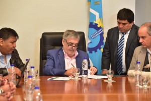 firma petrominera colhue